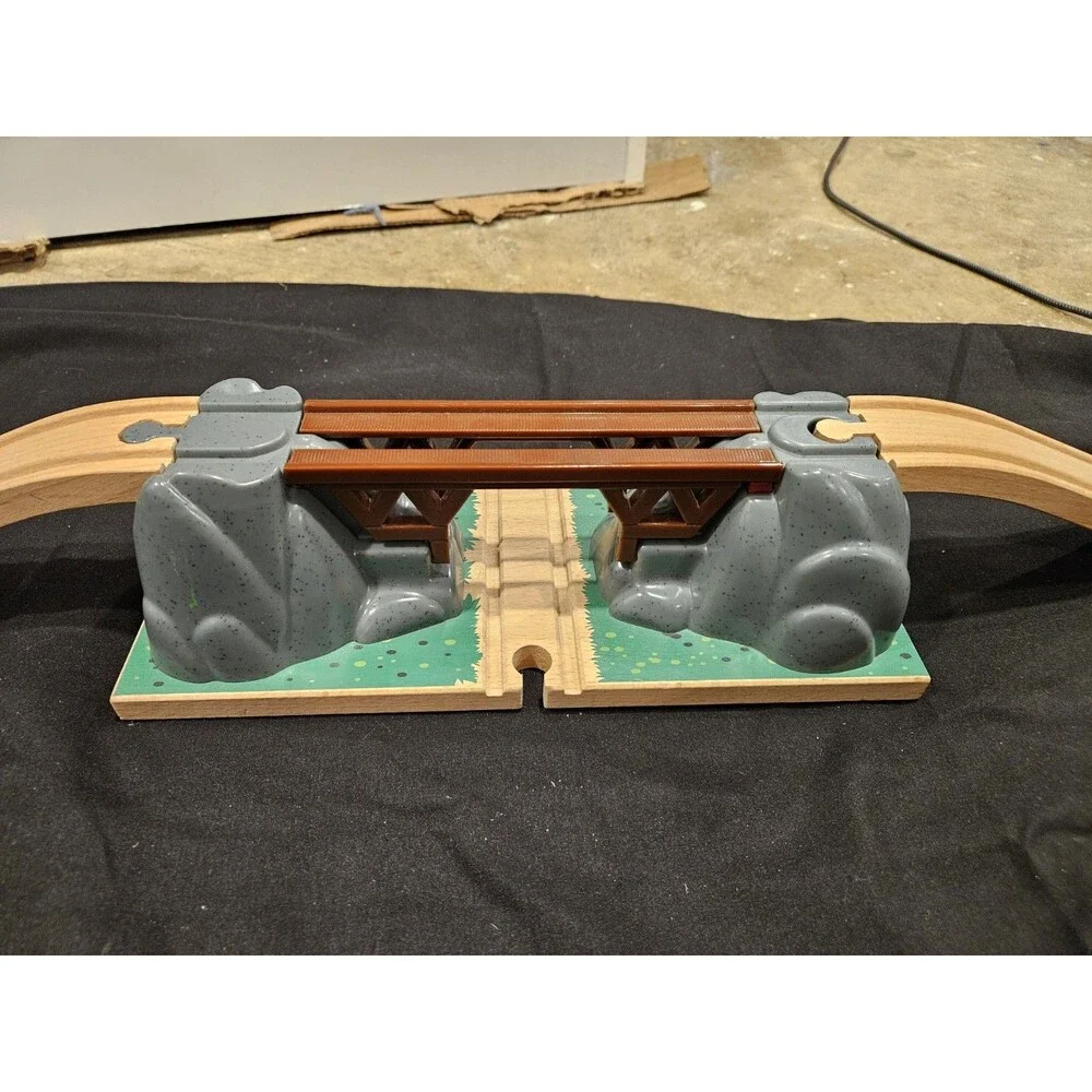 BRIO 33391 COLLAPSING BRIDGE